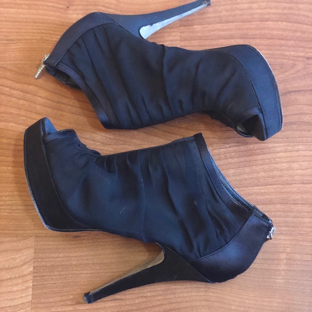 💥Markdown💥 Bakers sheer open toe bootie.